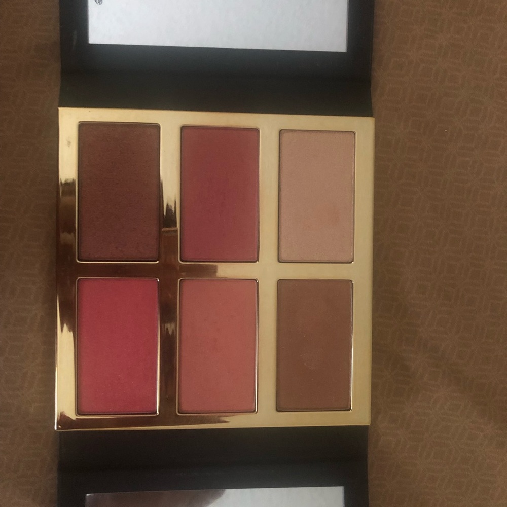 Selling tarte pro glow and blush kit